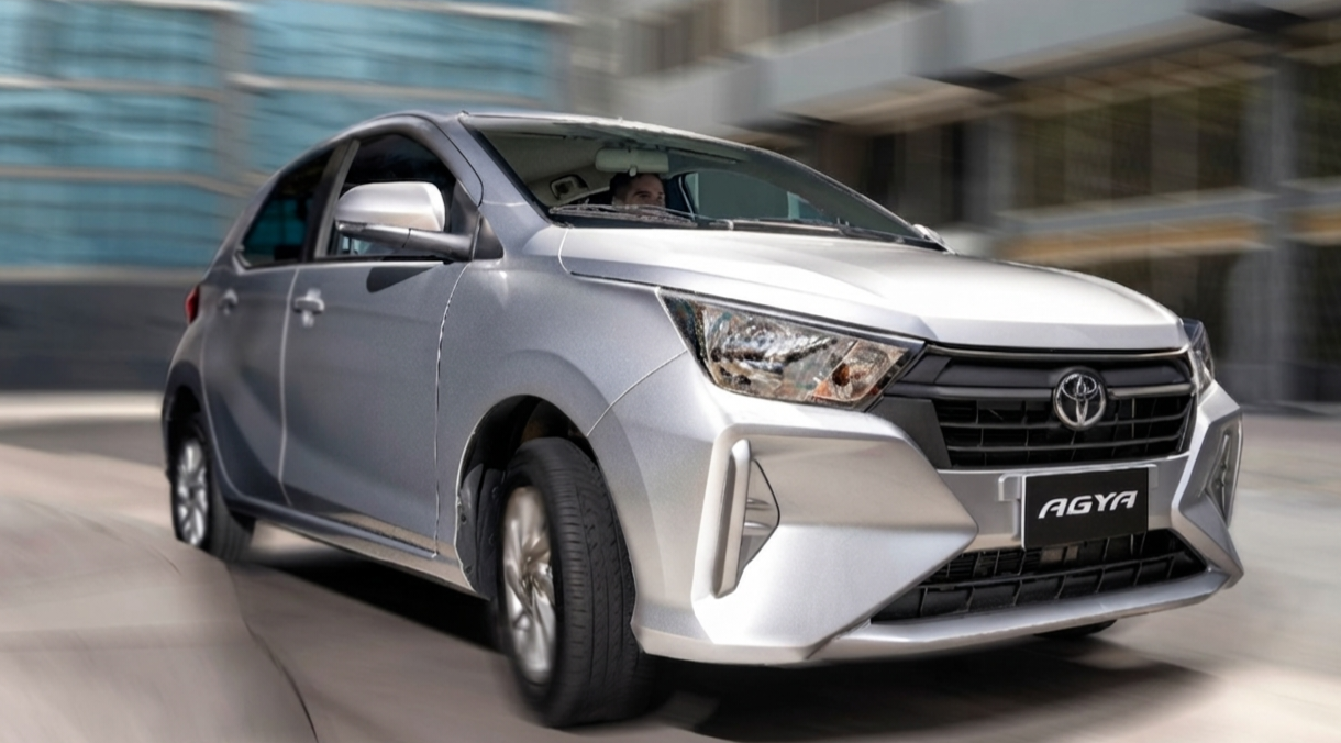 Toyota Agya en zona urbana